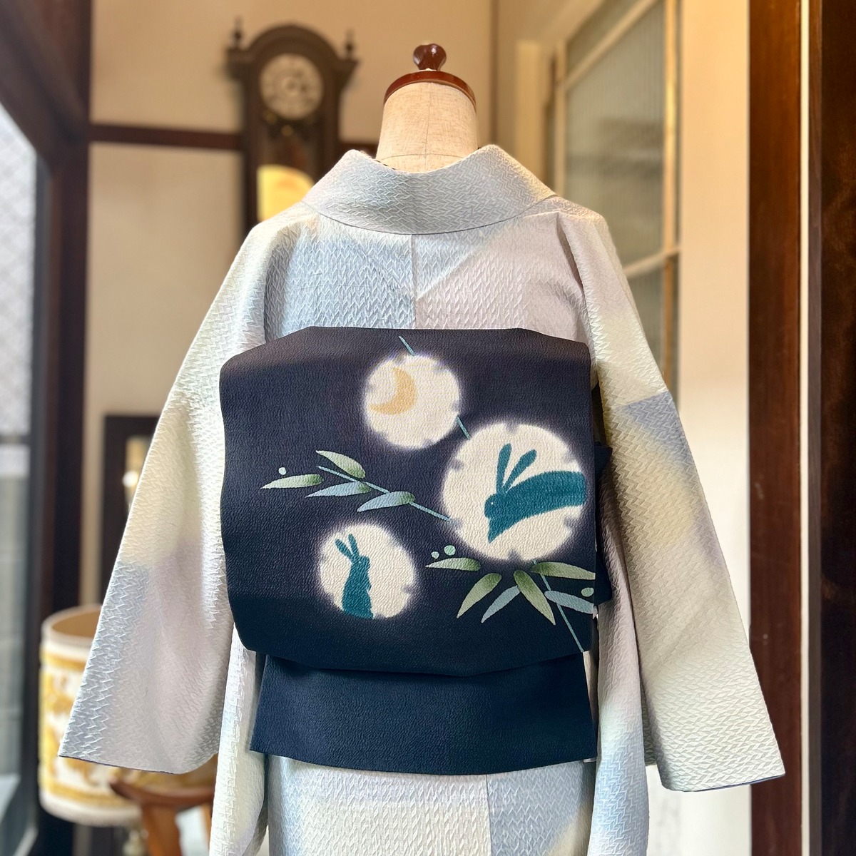 月うさぎの宵＊未使用品 縮緬 三日月 兎 黒 洒落袋帯 A820 | kimono tento