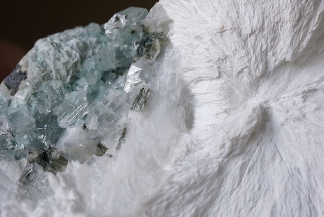 特大モルデナイト / グリーンアポフィライト Green Apophyllite / Mordenite