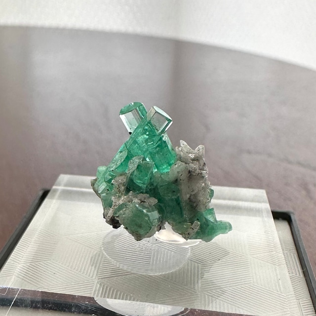 エメラルド / カルサイト / パイライト【Emerald with Calcite & Pyrite】コロンビア産