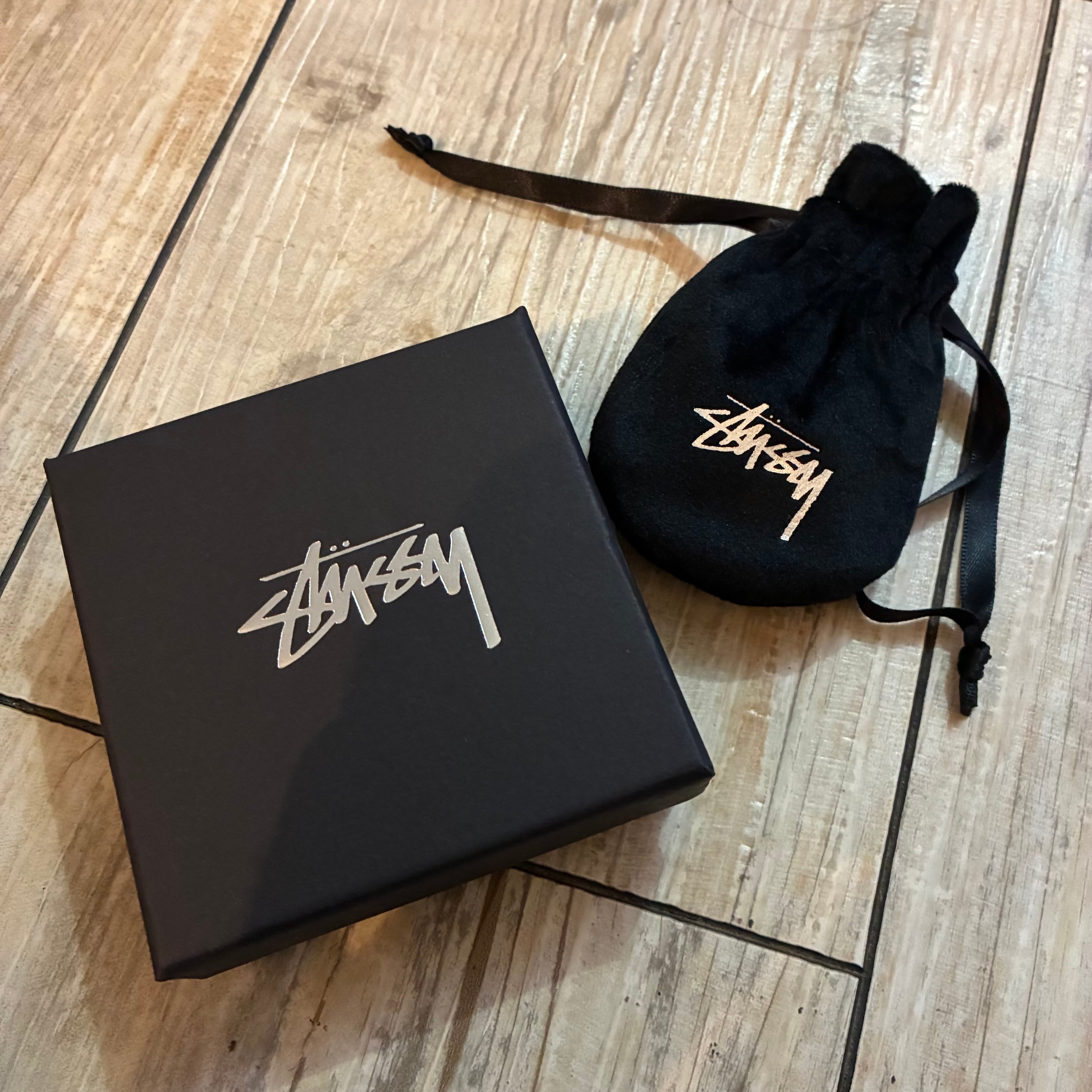 Stussy アルファベットU型ペンダント STÜSSY アルファベットペンダント U シルバー ステューシー | maktub