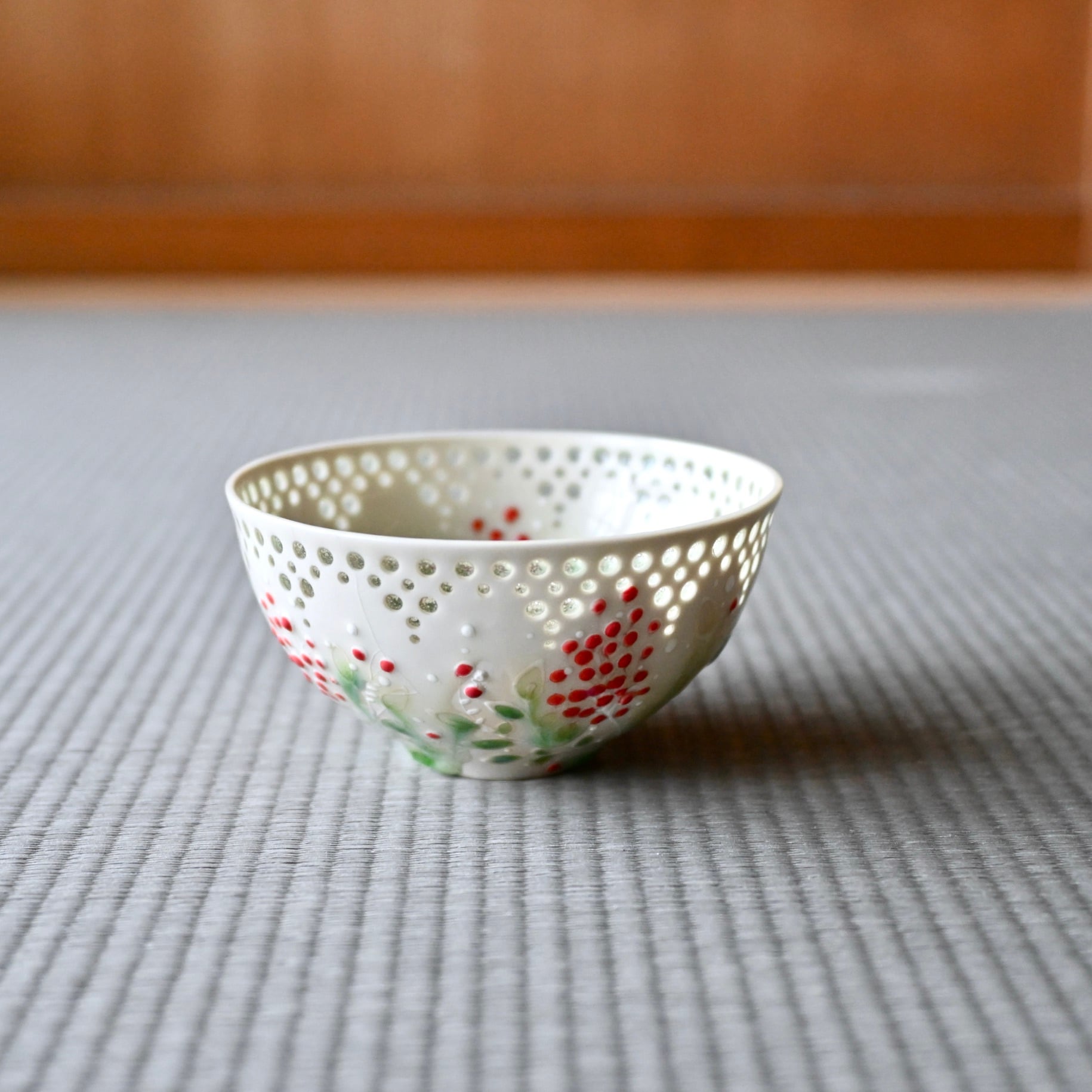 24.水辺のナンテン蛍手茶碗 (B) | 陶工房 みかガマ ＊ のぐちみか