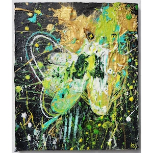 " Fry away by riding on a butterfly " （蝶に乗り 飛んでいけ）※クマ