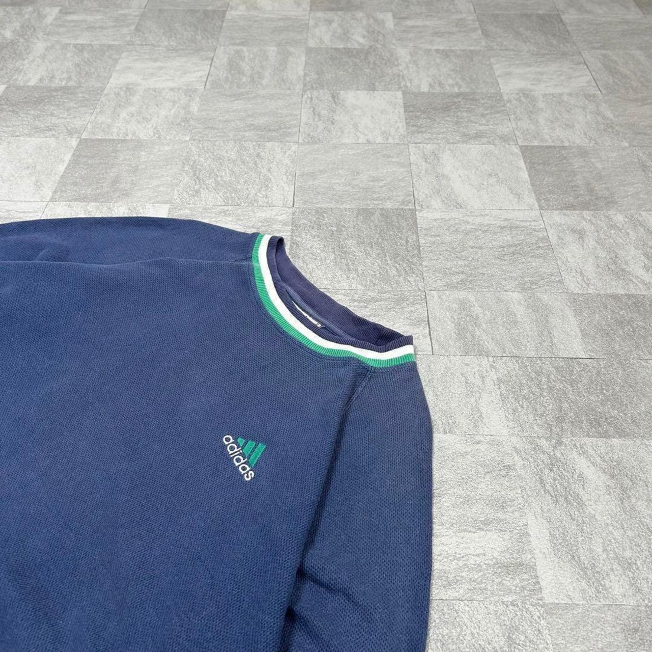 【希少】アディダス スウェット 90s 万国旗タグ ロゴ刺繍 ゆるだぼ ラグラン