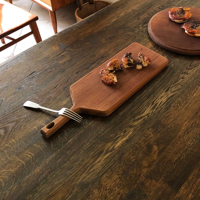 高級赤欅一枚板 オシャレカッティングボード　まな板、ハンドメイド、キャンプ用品 高級赤欅一枚板 オシャレカッティングボード まな板、ハンドメイド