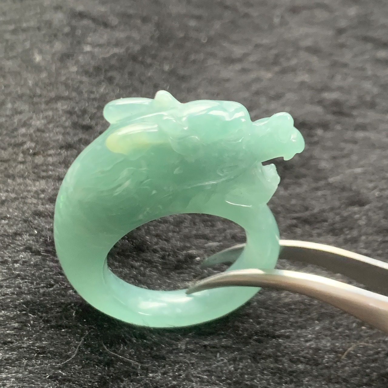 本翡翠リング 指輪 グァテマラ産 龍 凛々しい 魔除け 天然石 硬玉 男性  