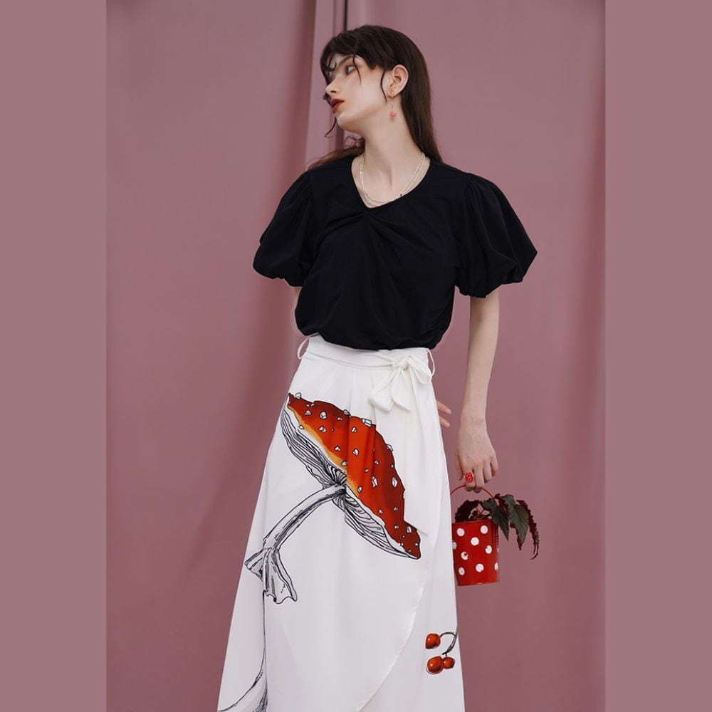 ラスト1点:Sサイズブラック】裾に柔らかなカーブを描くジャンボキノコ