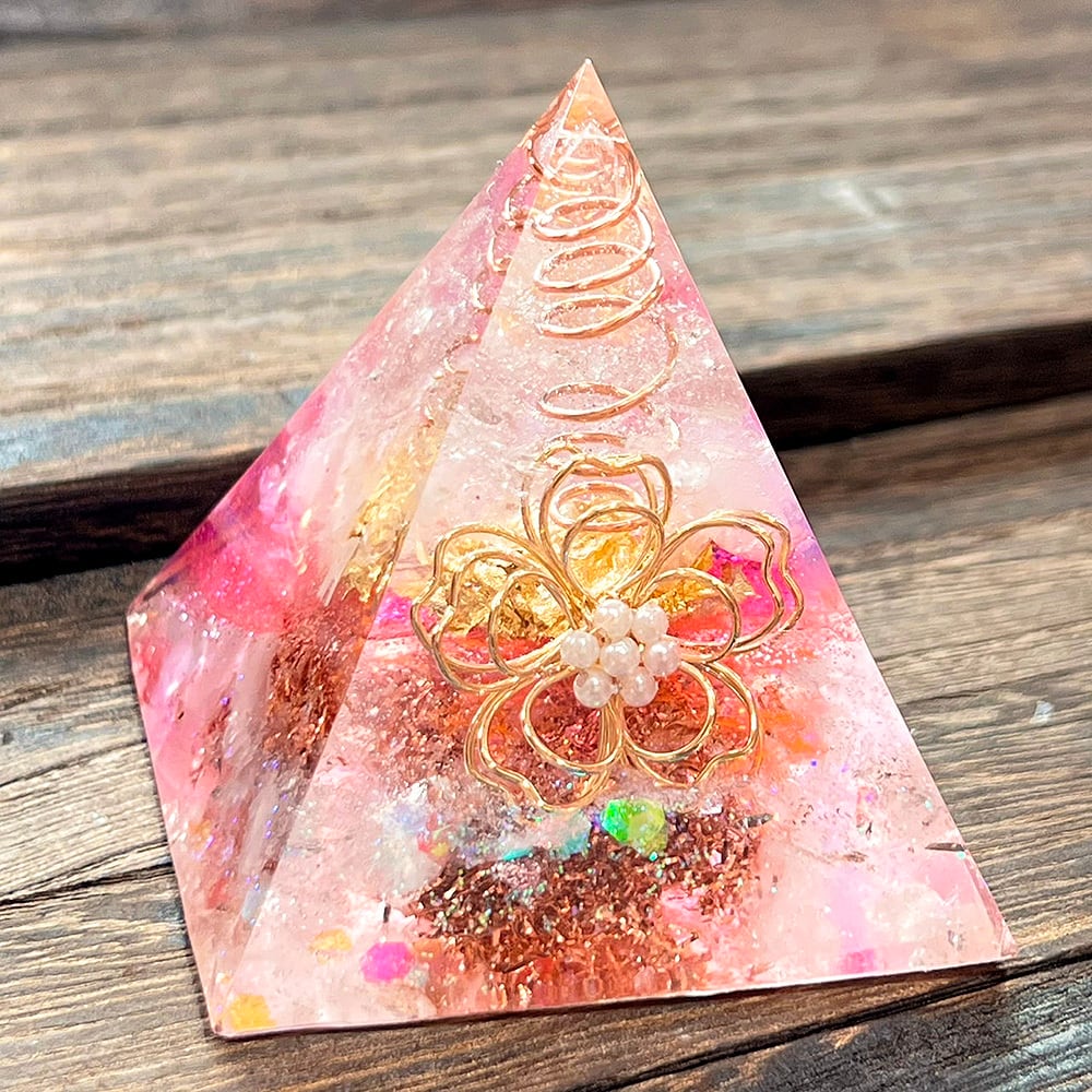 1点物】ピラミッド型オルゴナイト 桜 ローズクォーツ 高さ6