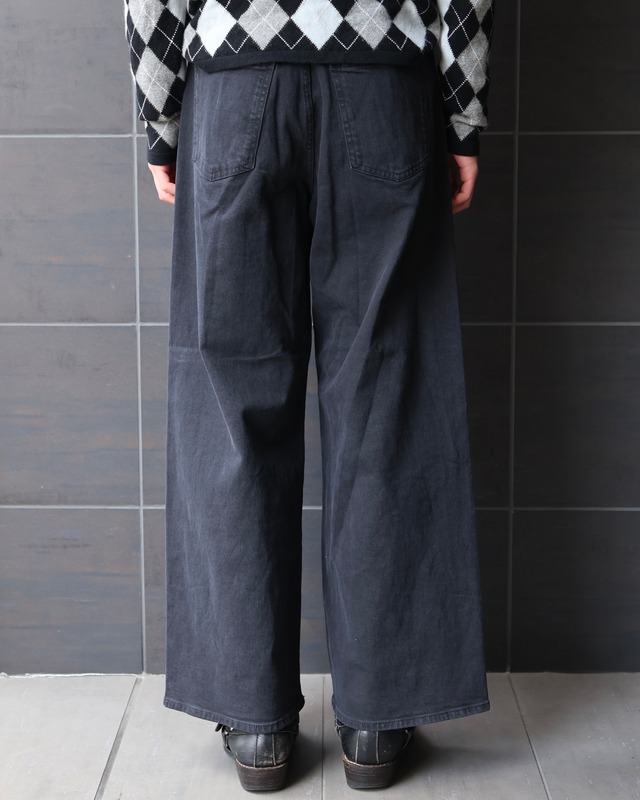 Baggy silhouette denim pants