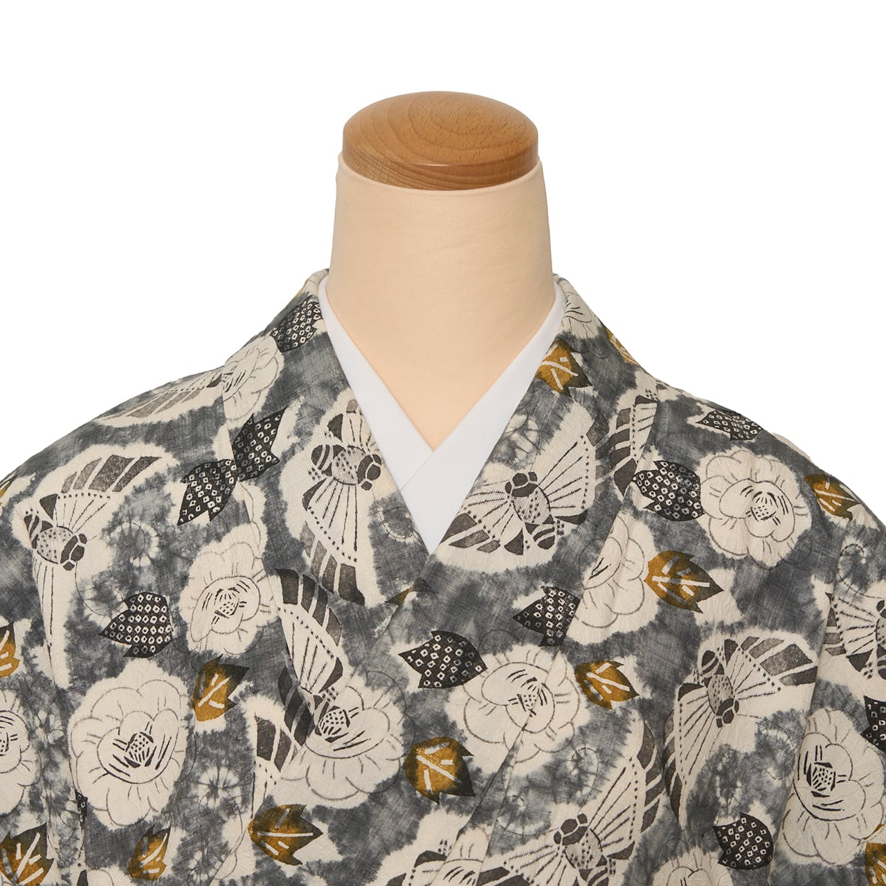 古沢万千子図案 「蝶と芍薬紋」 型絵染小紋 紬袷着物【中古】 | かわの屋