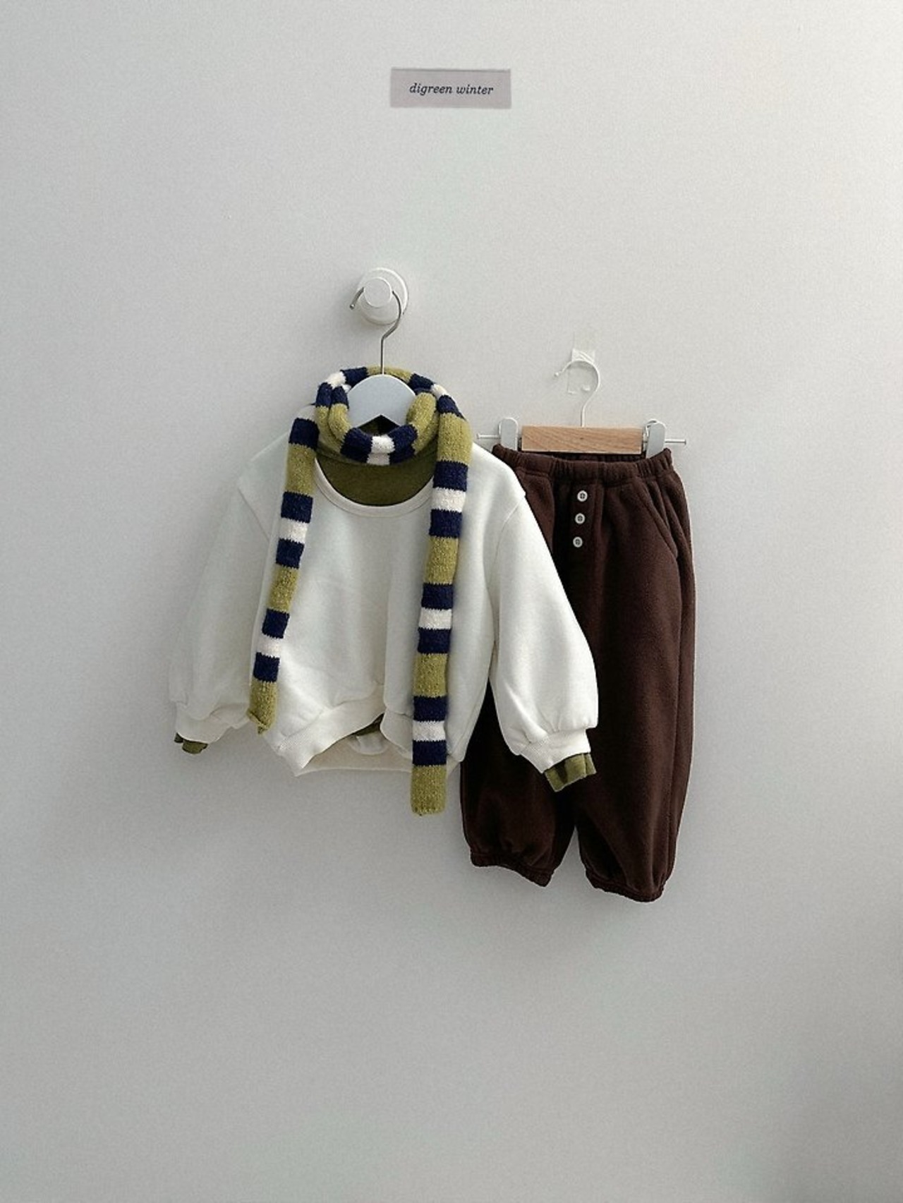 〖取寄〗韓国子供服 / 26winter / Digreen / ディープUネックトレーナー / キッズ / 冬服 *S~2XL*