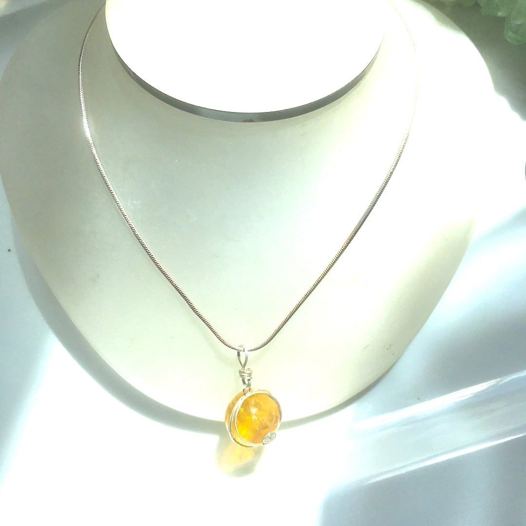 【一点物】✦黄色に輝く星⋆.·カペラ✦イエローフローライトころころボールネックレス·.⋆✦
