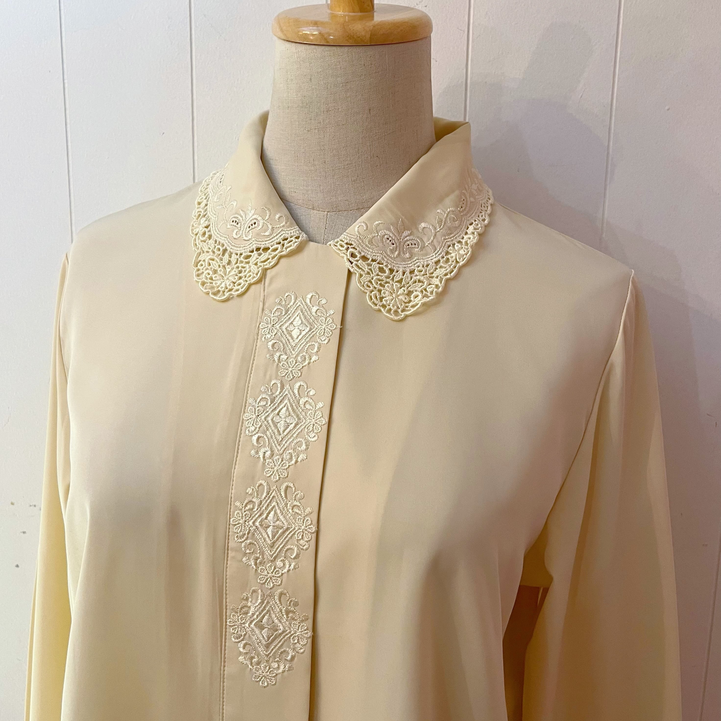 embroidery lace collar cream blouse