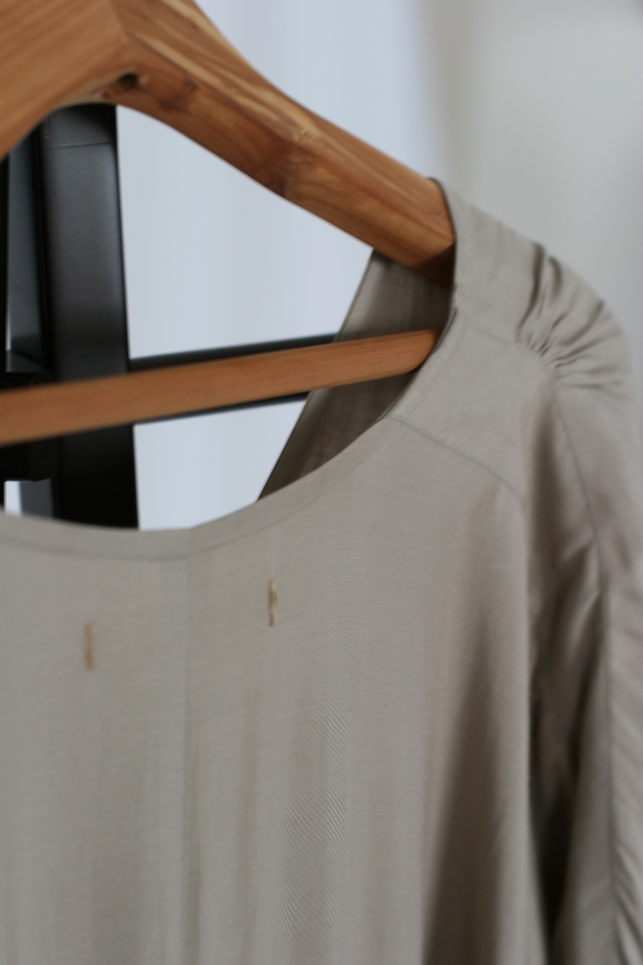 【suzuki takayuki】v-neck dress (A251-08) / smoky olive