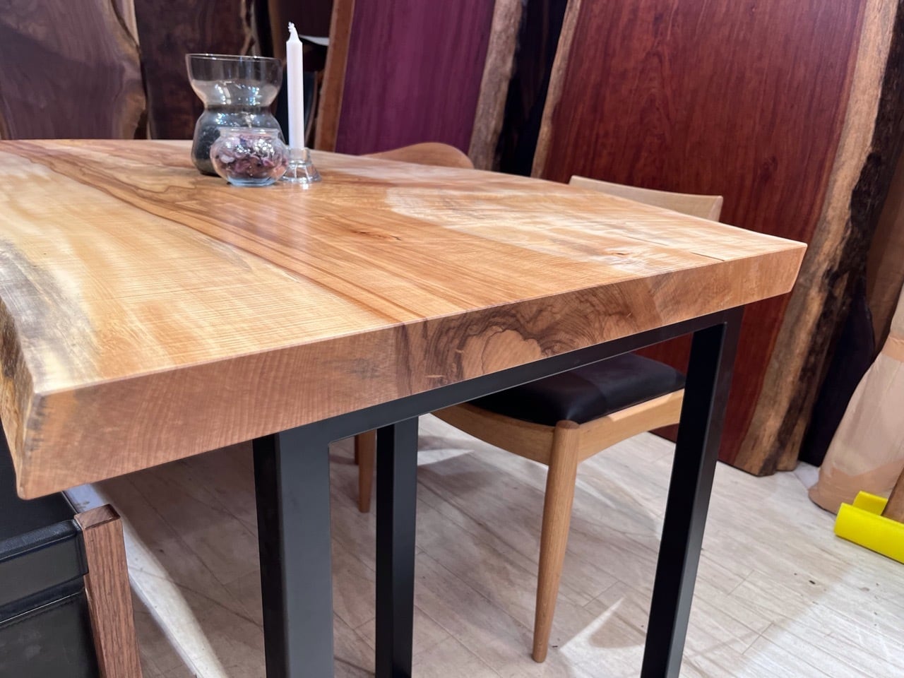 栃（トチ）_1570×890-965-750×50_青山店_テーブル天板/一枚板 231992