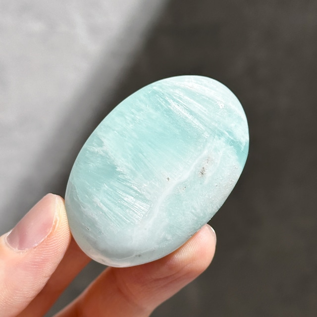 【高品質】カリビアンブルーカルサイト パームストーン 52◇Caribbian Blue Calcite◇天然石・鉱物・パワーストーン