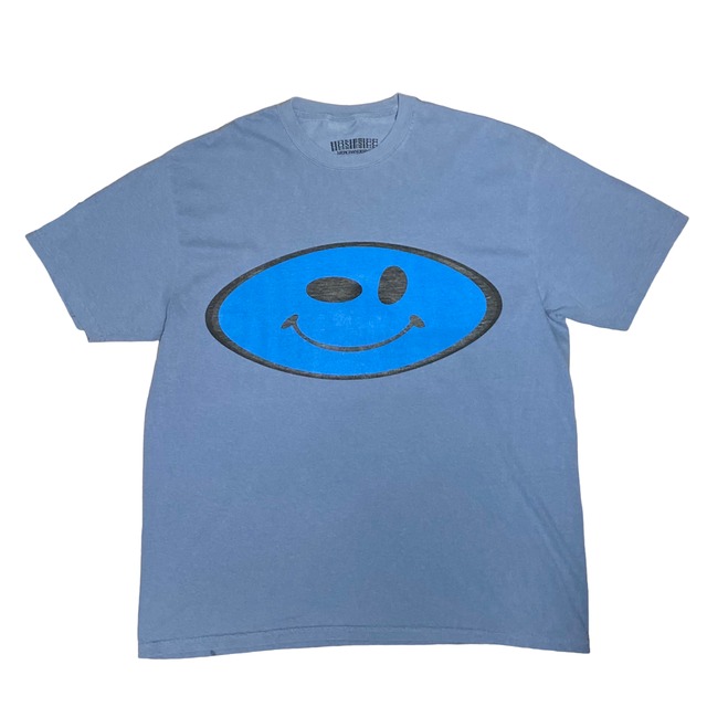 blue lips tee