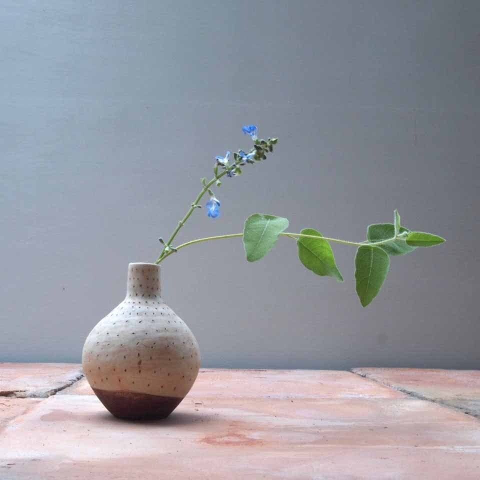 8 草舟・金子佐知恵(陶) トングリ花器④