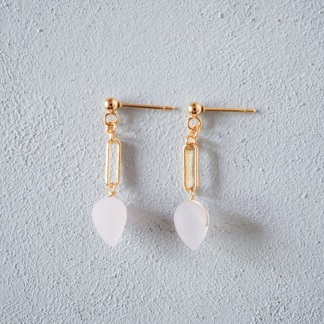 ほんのり桜カラーなローズクォーツつや消しのしずく型ピアス/イヤリング