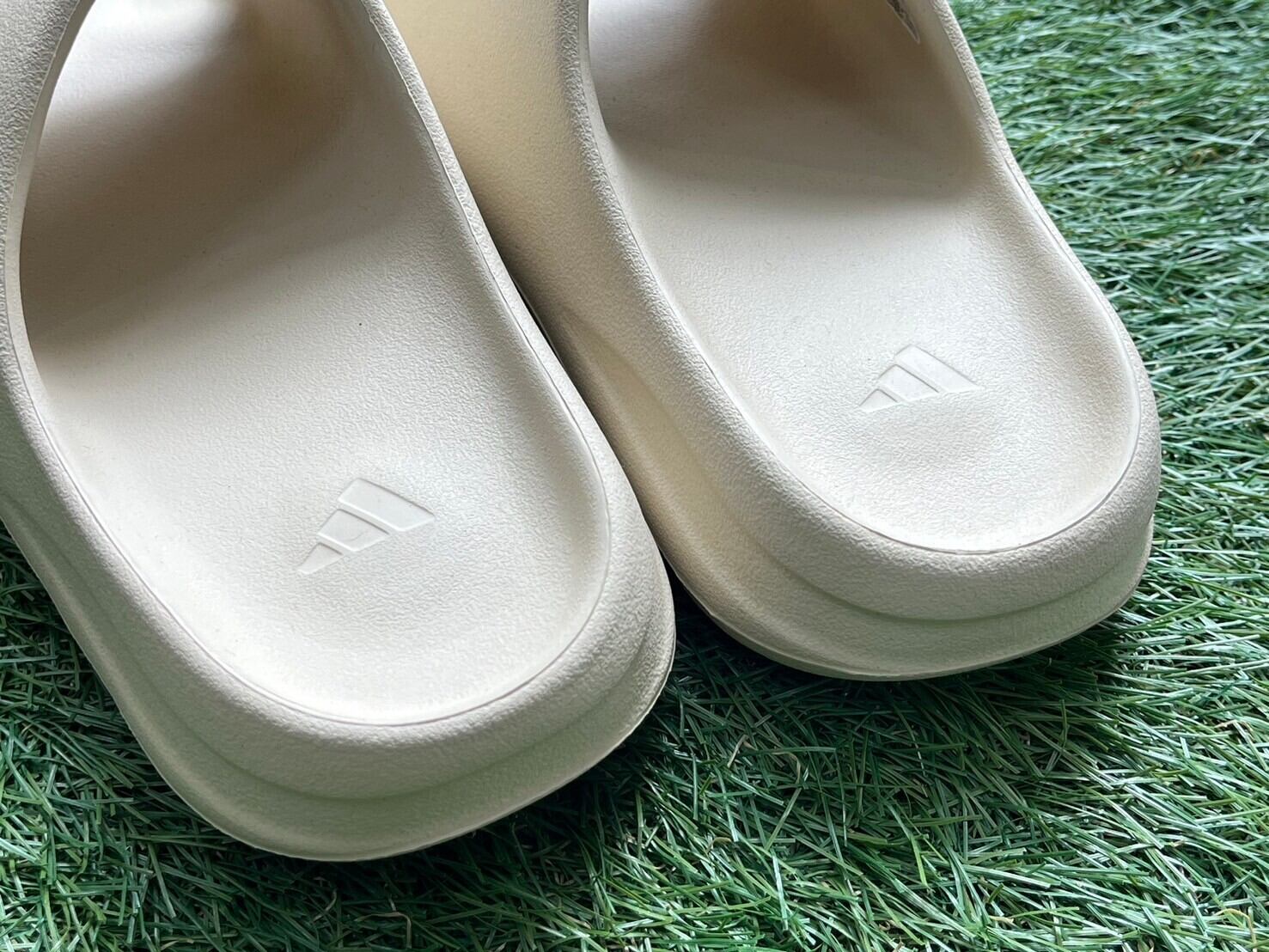 adidas YEEZY SLIDE BONE FZ5897 27.5cm 67312 | BRAND BUYERS OSAKA
