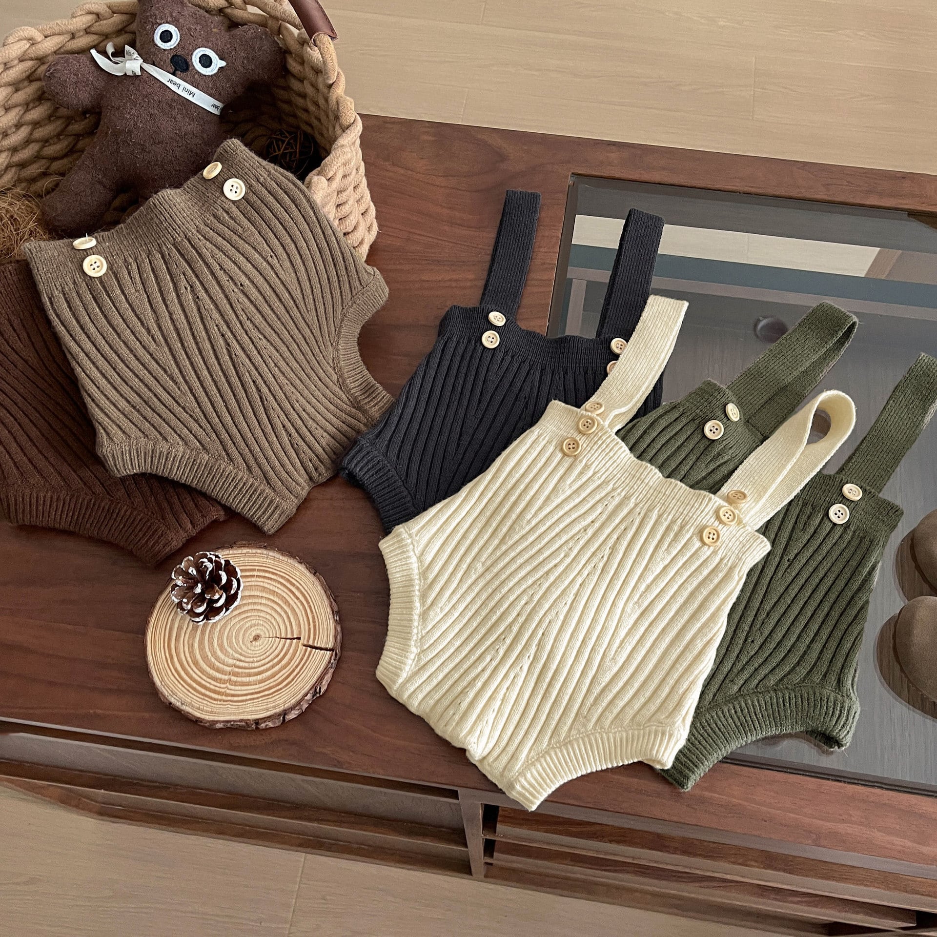 BABY】ニットサスペンダーショートパンツ | 韓国子供服通販 - Baker