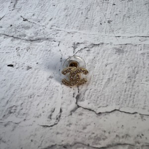 【最終処分SALE】CHANEL シャネル ココマーク 片方のみラインストーン １５Ｓ  ピアスゴールド A-8619