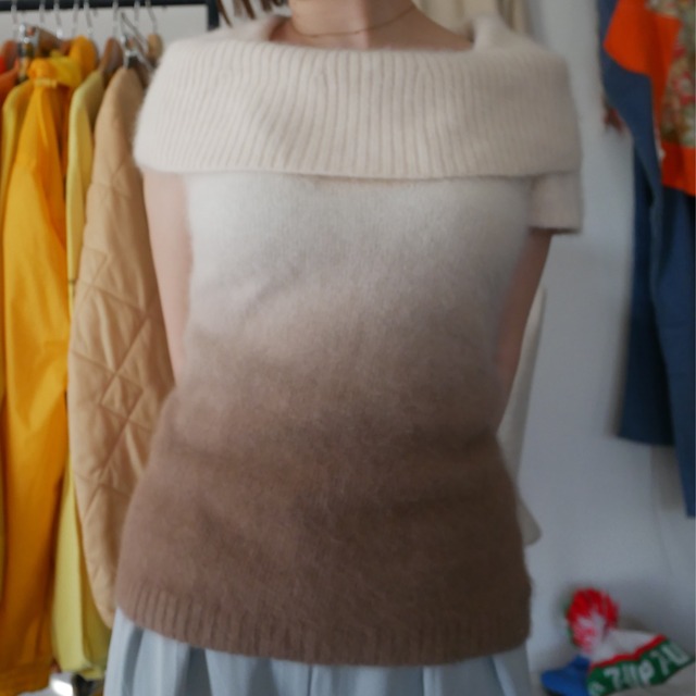 Gradation off shoulder knit