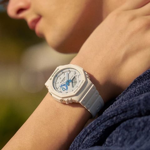 カシオ G-SHOCK GA-2100HDS-7AJF ホワイト&ブルー 夜光文字盤 20気圧