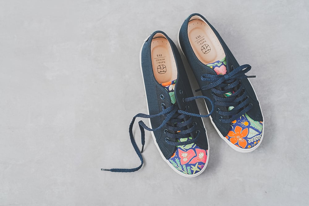 MIMURI×hanamikojiコラボレーションシューズ スニーカー お庭(紺）柄