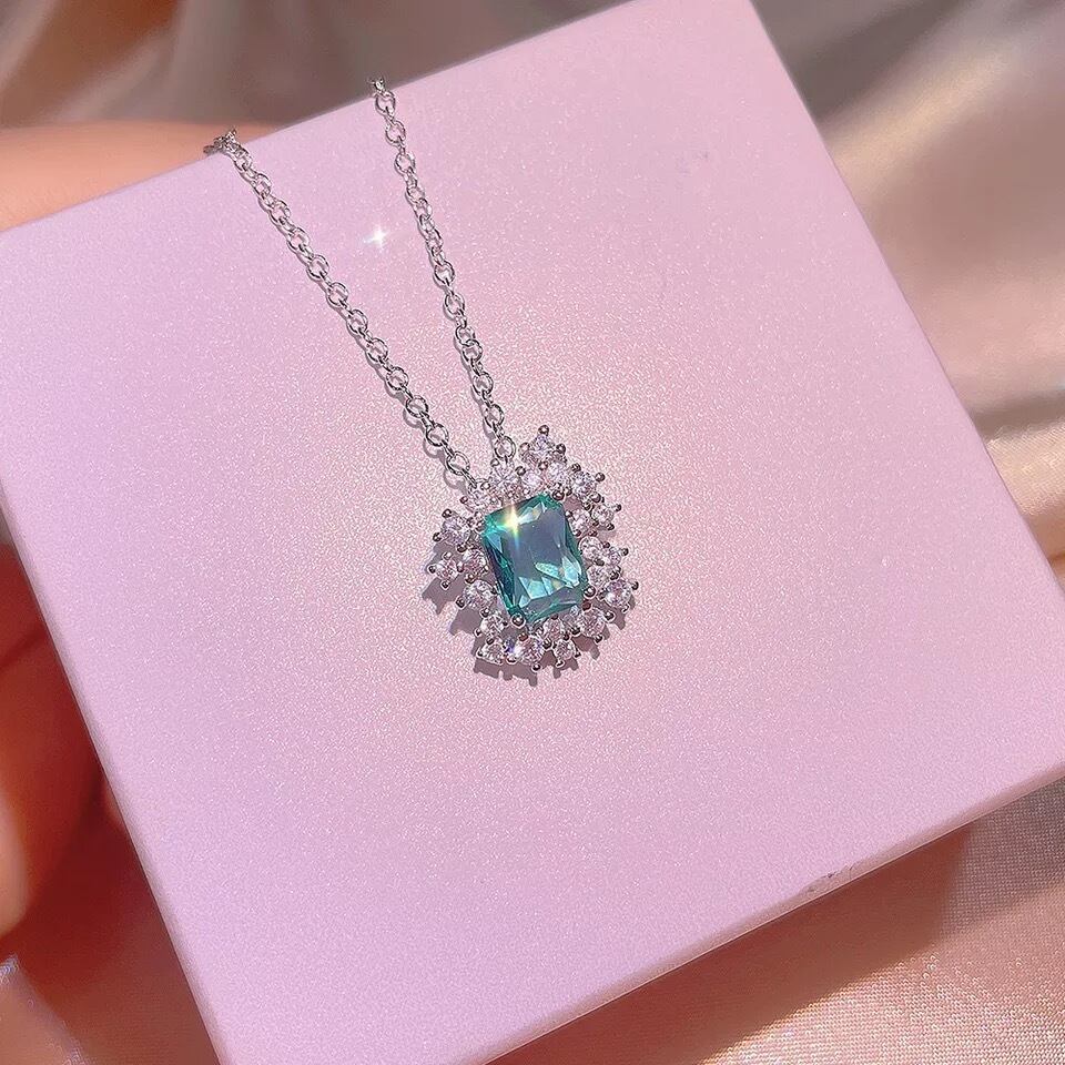 エメラルドカット額縁絵画3点セット（リング・ピアスイヤリング