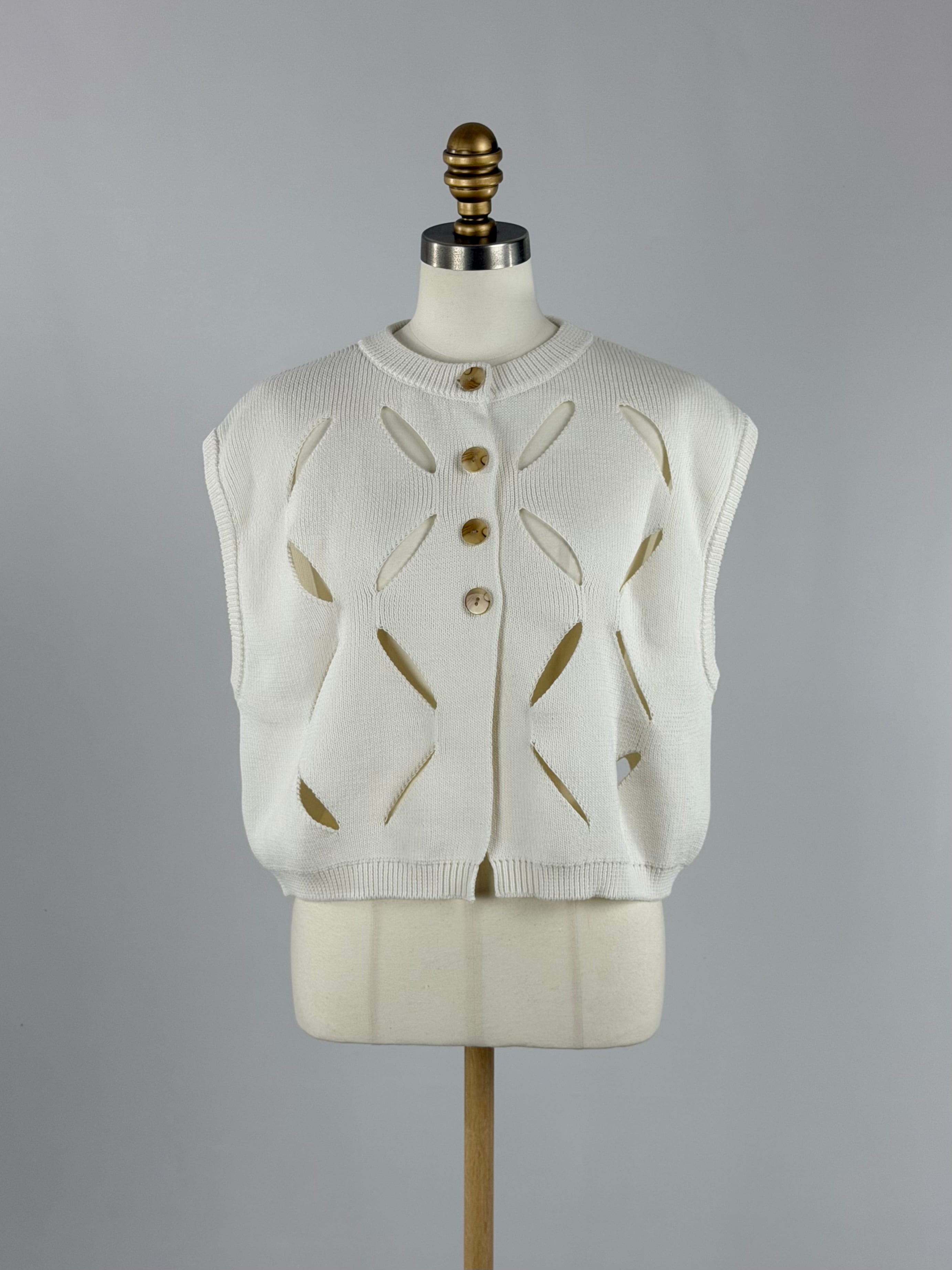 CUT OUT PATTERN VEST|オフホワイト|YENN