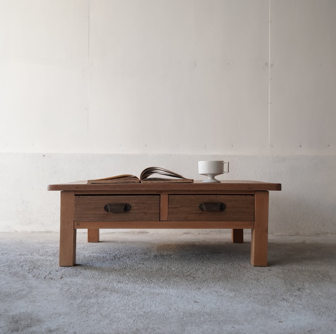 古いコーヒーテーブル