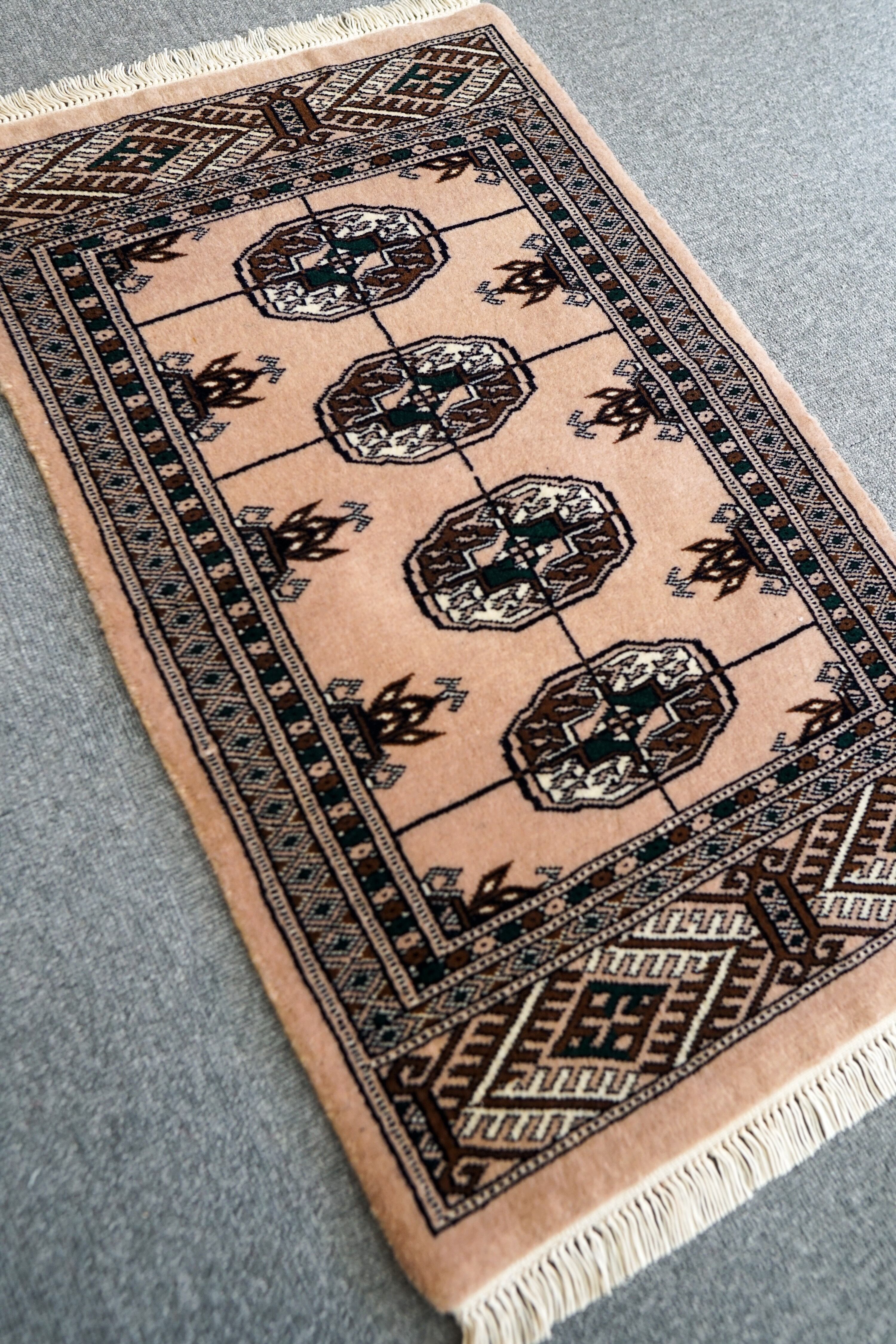 188×124cm パキスタン手織り絨毯 トルクメンボハラデザイン 188×124cm パキスタン手織り絨毯 トルクメンボハラデザイン 112×77cm