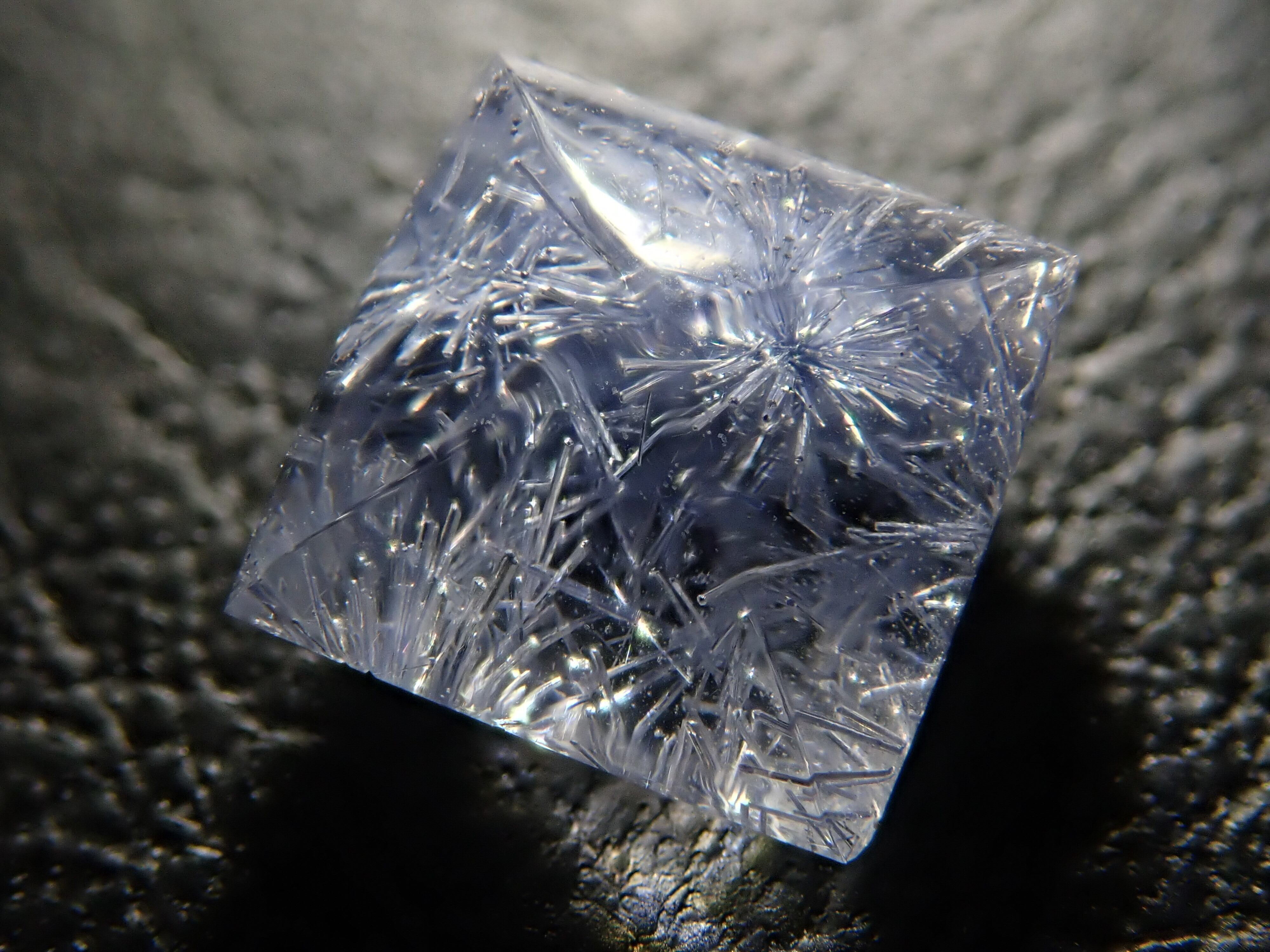 ブラジル産デュモルチェライトインクォーツ 1.111ct