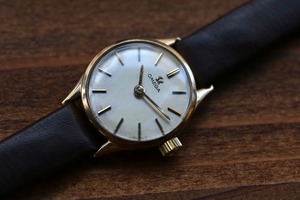 【OMEGA】 1965 オメガ レディース2針  9金無垢 英国仕様 ホワイトエイジングダイヤル 手巻き  OH済み Vintagewatch / Ladies /Cal.620