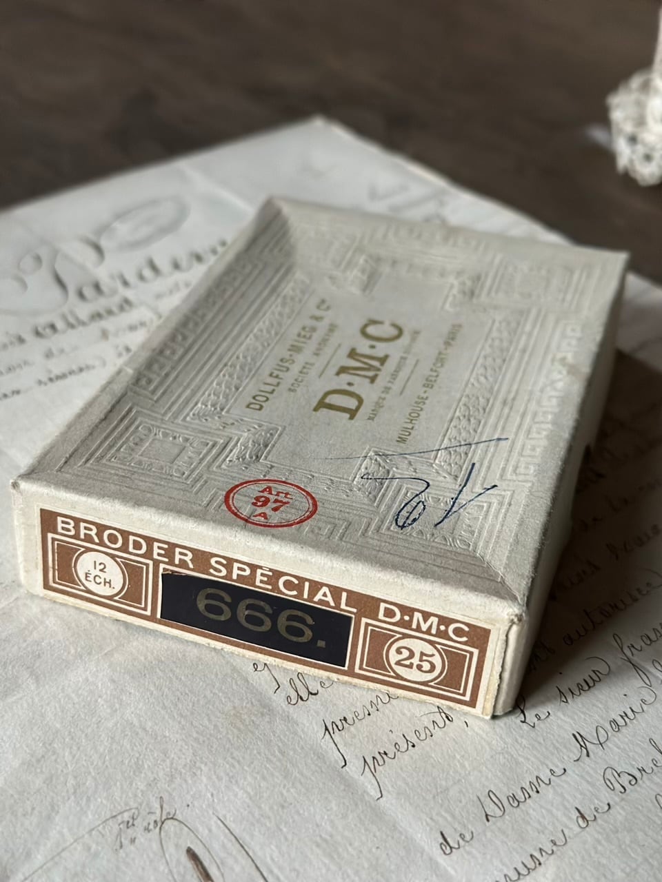 DMC 青色 糸巻き入り紙箱 | Brocante de La Cocotte （フランス