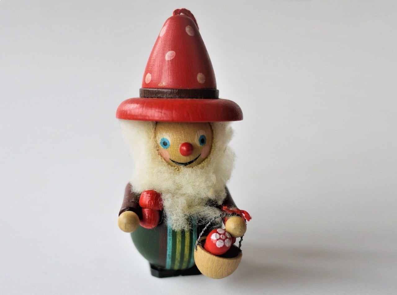 木製オーナメント 赤い帽子のおじいさん 東欧ビンテージ