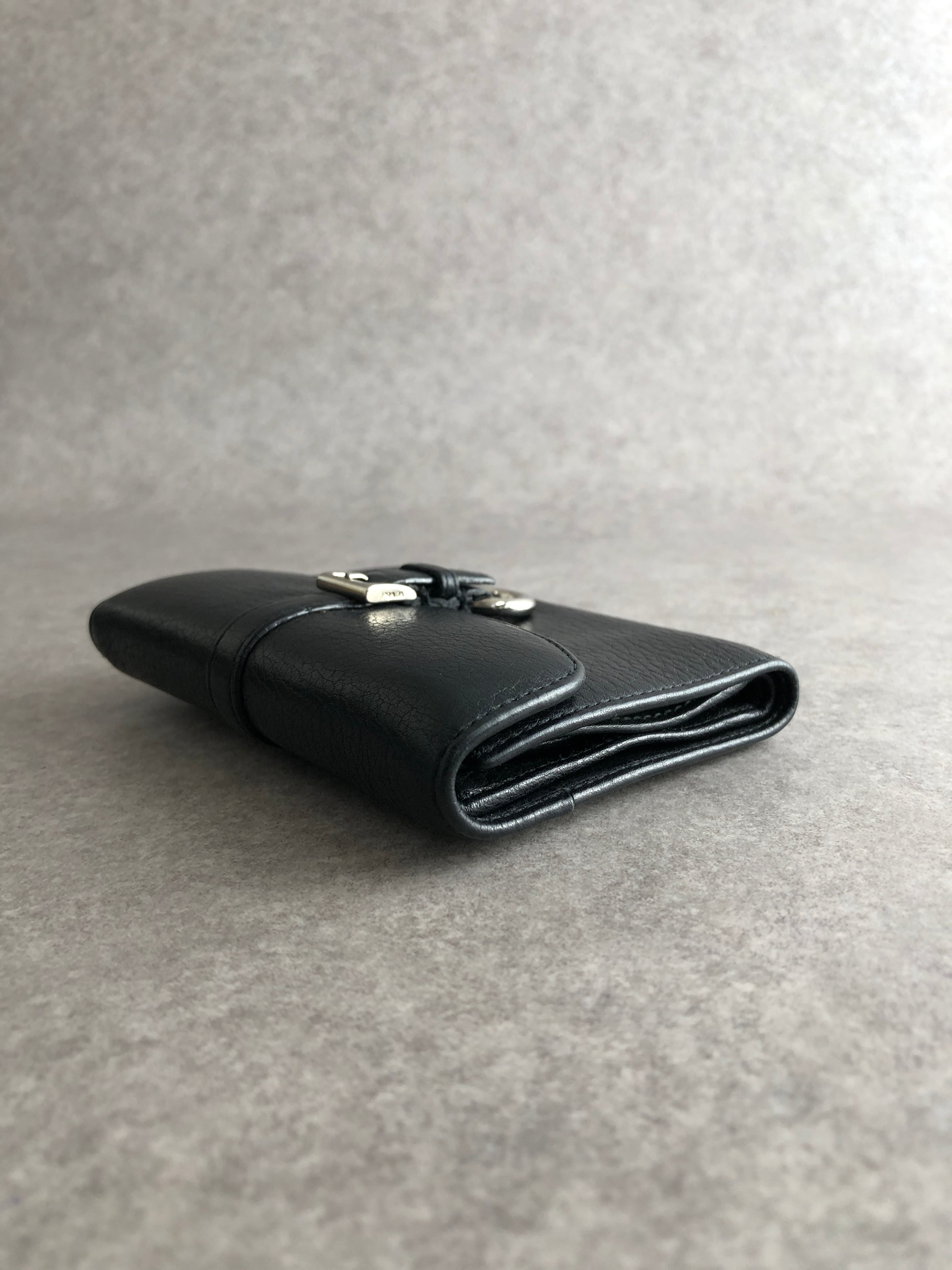 PRADA プラダ 財布 ブラック バックルモチーフ レザー vintage