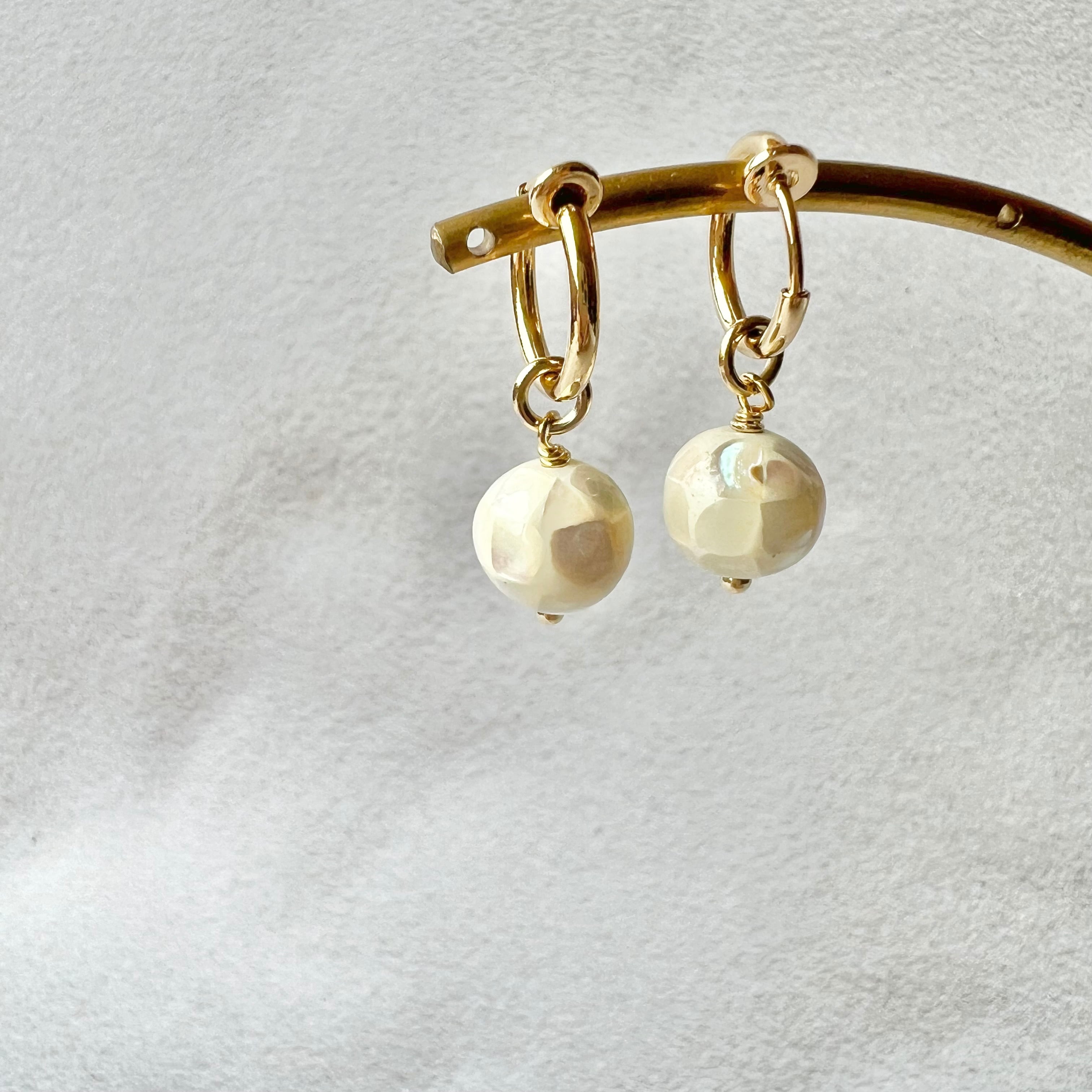 モザイクシェルミニフープピアス/イヤリング | Handmade Accessory MU