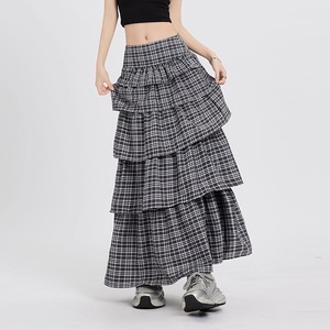 【送料無料】 ロングスカート マキシ丈 フレア Aライン 薄手 フリル かわいい 大人可愛い きれいめ カジュアル 大人 おしゃれ お洒落 レトロ こなれ感 コンサバ系 ラフ 抜け感 ガーリー 夏 30代 40代 レディース 女性用 ママ服 デート お出かけ お呼ばれ 休日 アウトドア お茶会 女子会 授業参観 誕生日会 着回し 普段使い ファッション コーデ スタイル 楽ちん 体型カバー 美脚 脚長 定番 着痩せ 垢抜け ブラック