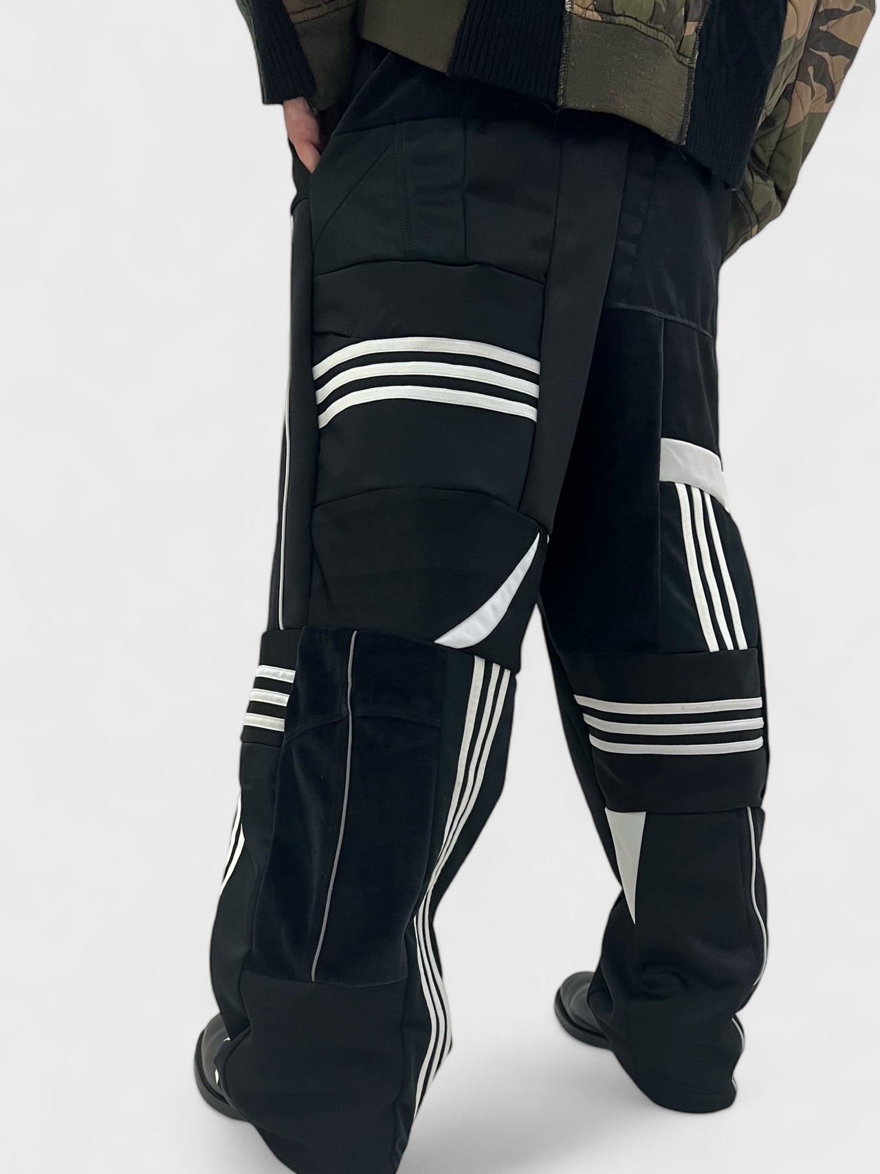 KOH ISHIGURO Upcycled Crazy Patchwork LINE wide pants -BLACK- Mens model - 11