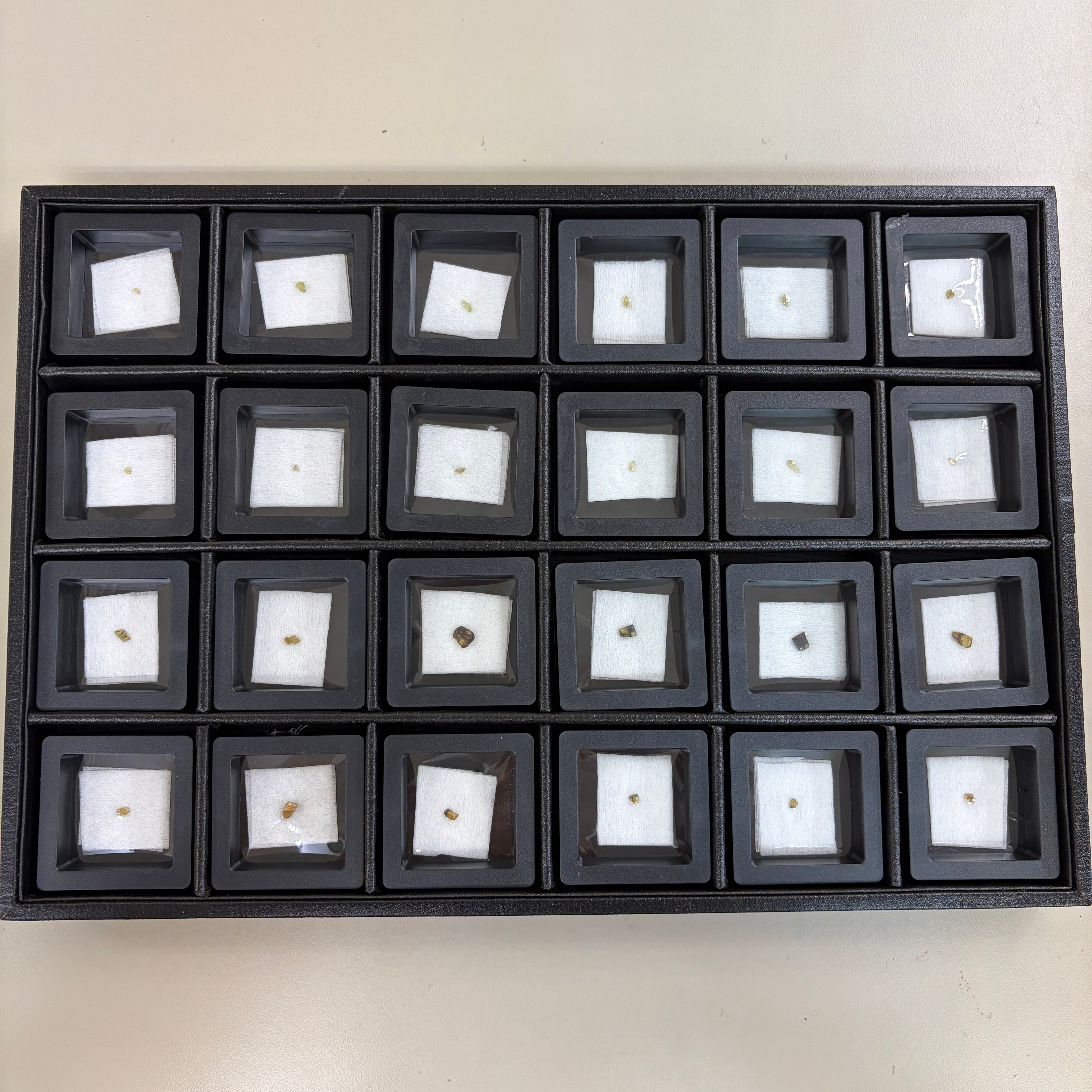 先着6名様】エスケル隕石のカンラン石 4個セット（お一人様1セット