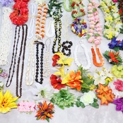 フラダンス 小物 小道具 まとめ売り 全70点 セット グリーン系 緑 オレンジ ネックレス フラワーレイ リーフレイ 髪飾り 頭飾り リーフ リボン タヒチアンダンス 民族舞踊 小物セット カラフル リーフ アクセサリー レイセット まとめ売りセット