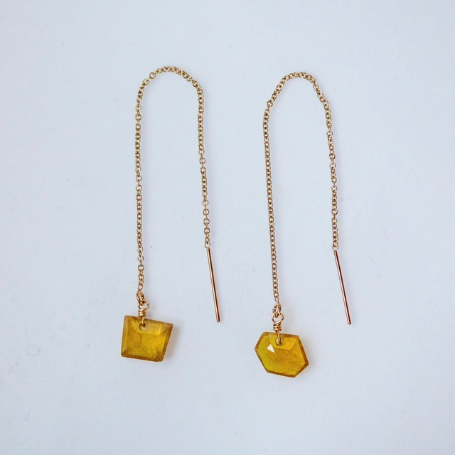 -Auv-  yellow sapphire