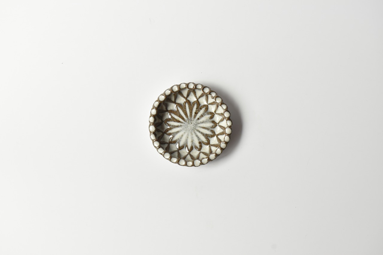 小代瑞穂窯 / 福田るい : 花小皿 白