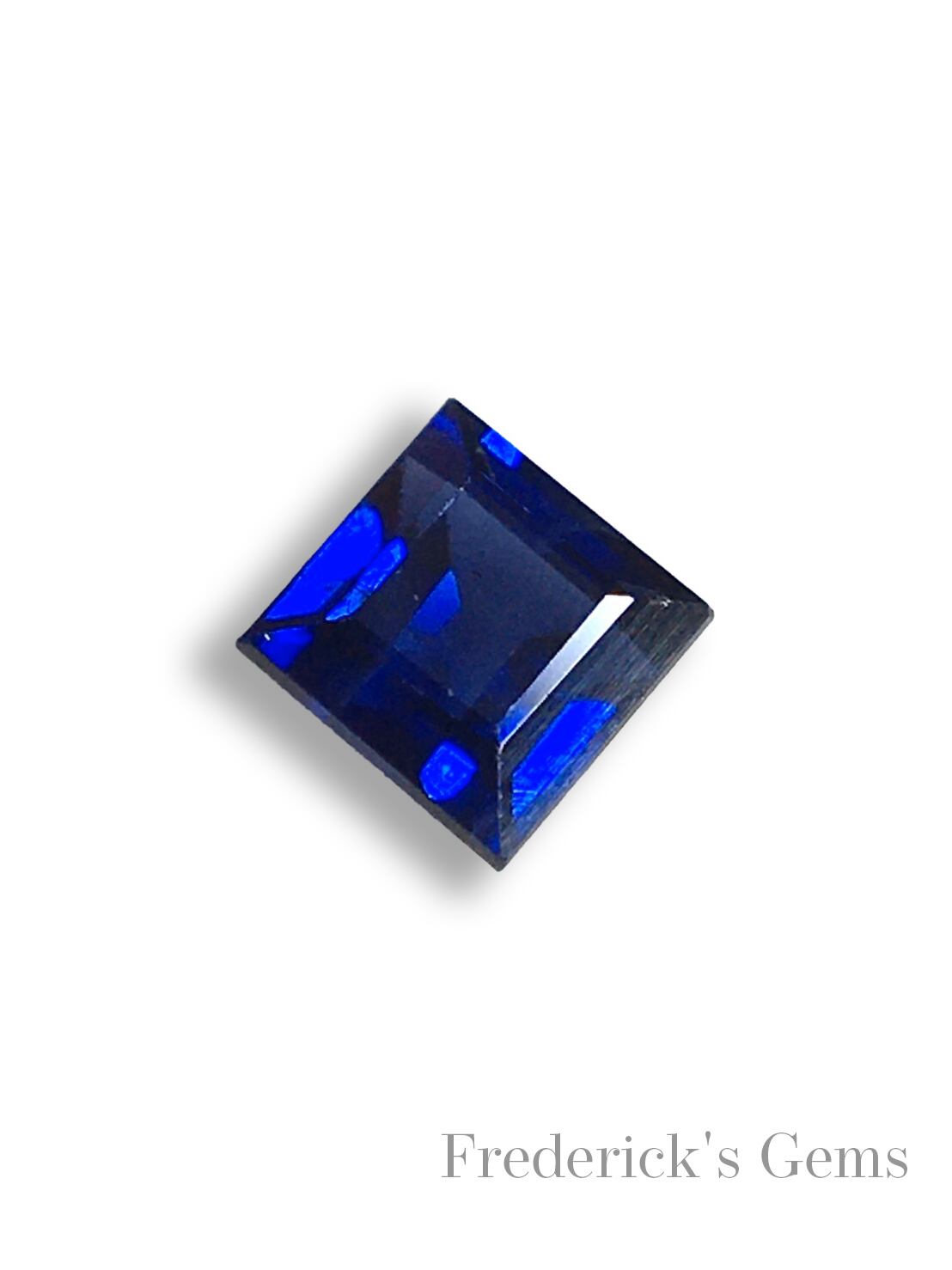 深い”ロイヤルブルー”の輝き 0.49ct 天然ブルーサファイア