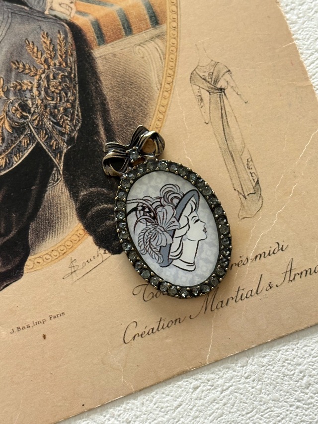 輸入デザインパーツ フラワー メタルパーツ  45mm×40mm ボルドー パーツ アクセサリーパーツ カルトナージュ デコレーション材