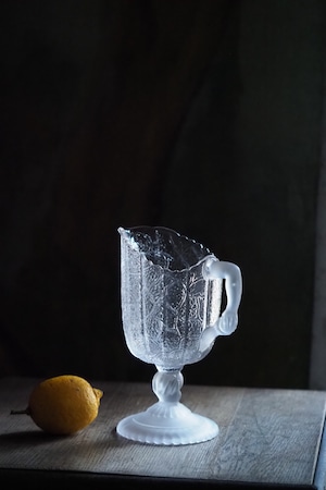 球体を掴む手のピッチャー-antique glass pitcher