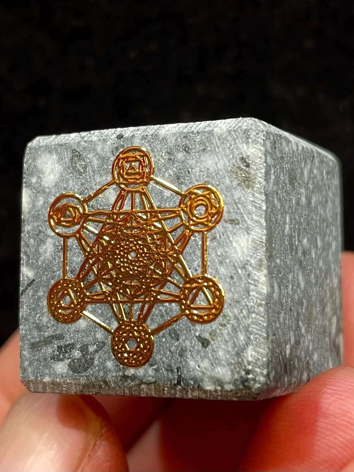 5) 霊石「遠野の石」ヒーリング・エナジーキューブ(メタトロン