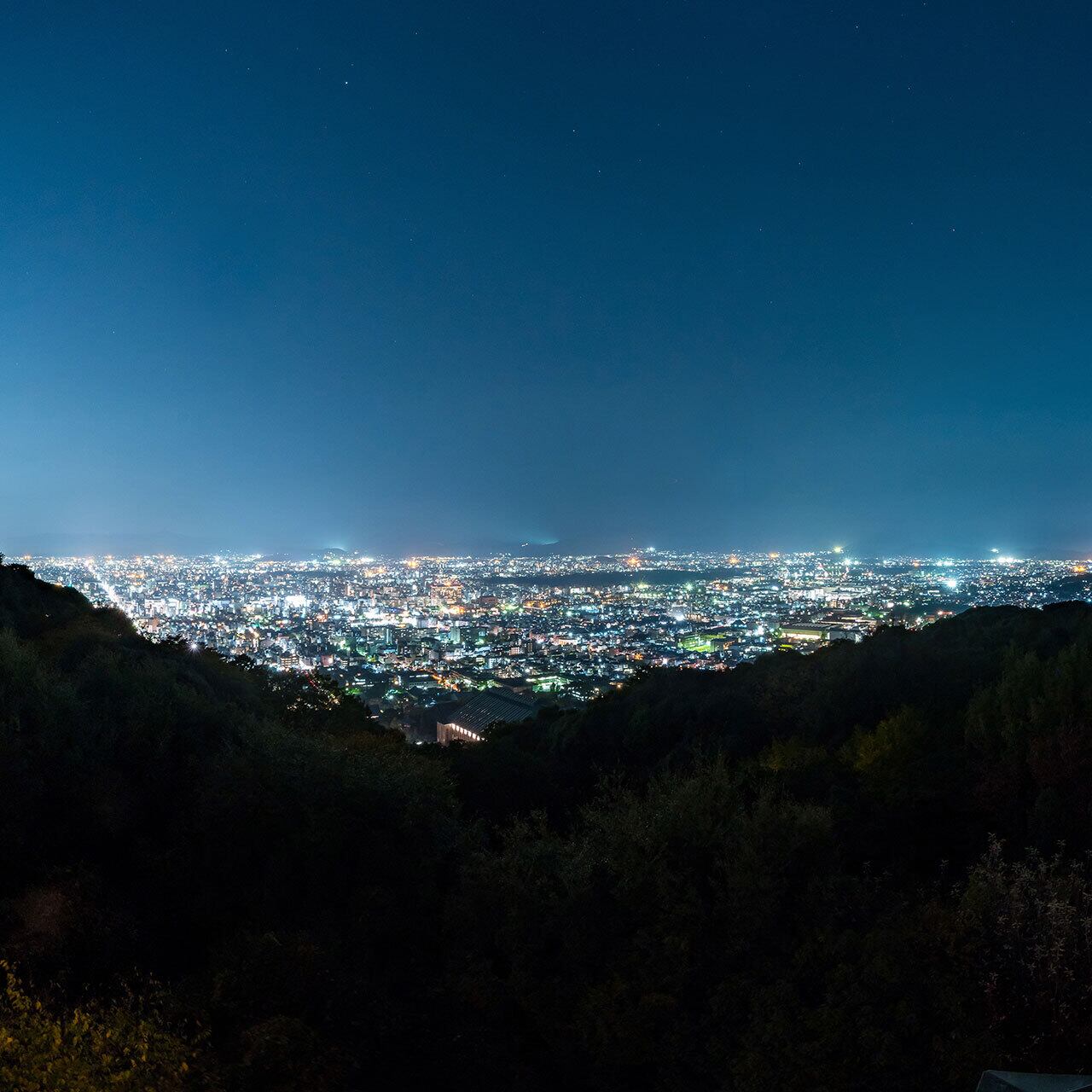 青蓮院門跡 青龍殿の紅葉ライトアップと京都の夜景
