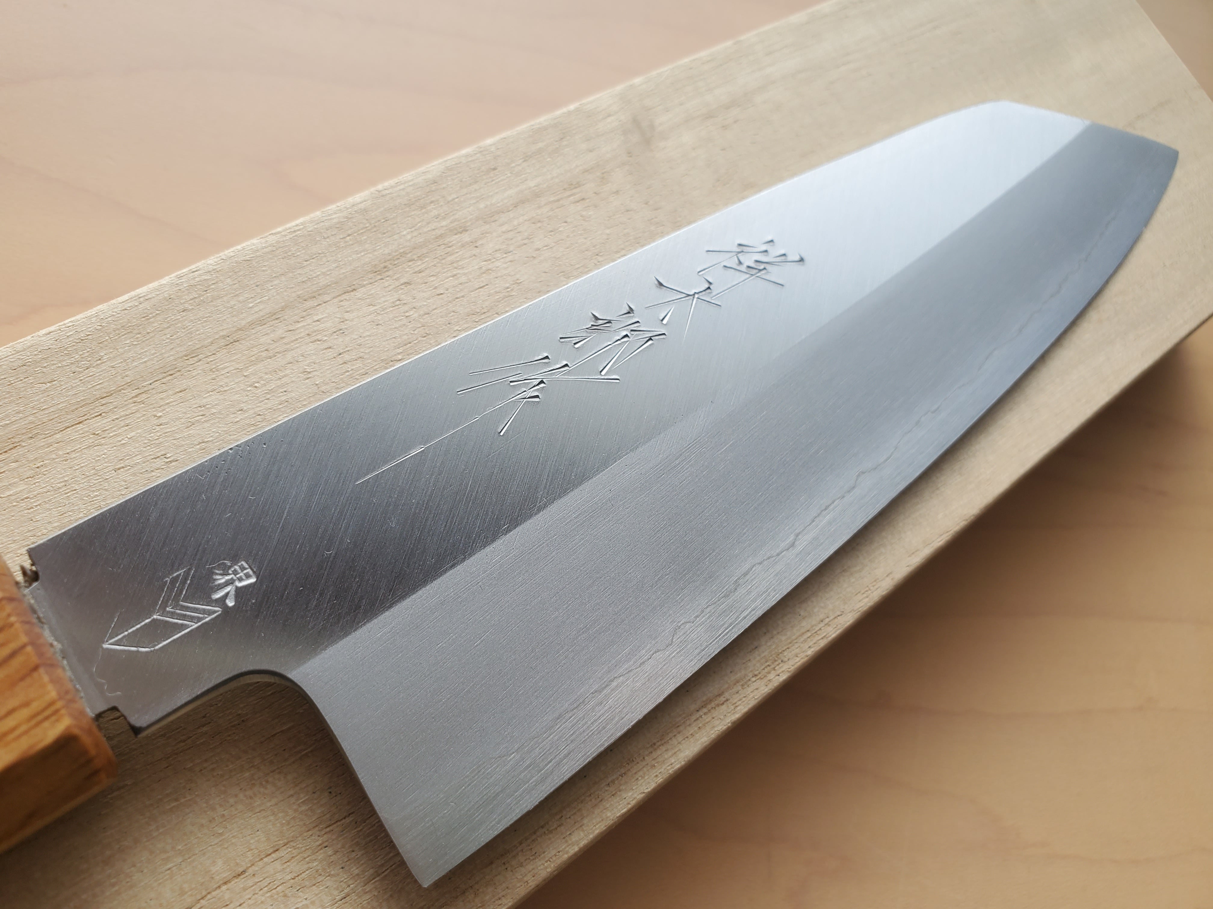 鍛冶 山塚刃物】銀三 切付型 両刃文化包丁 6寸 樫八角柄（焼き漆） 桐